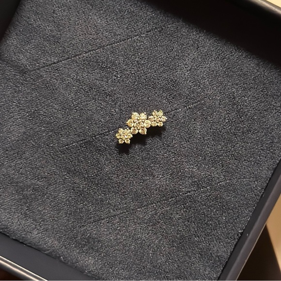 THREE FLOWER GARLAND DIAMOND THREADED STUD EARRING WHITE GOLD MARIA TASH - Picture 9 of 9